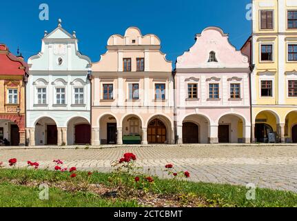 Case rinascimentali e barocche con tessere e portici, Telč, Repubblica Ceca Foto Stock