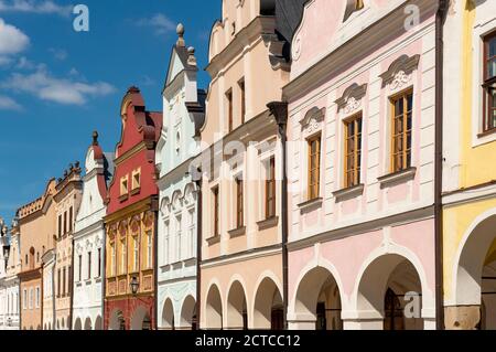 Case rinascimentali e barocche con tessere e portici, Telč, Repubblica Ceca Foto Stock