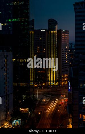 L'edificio Westin Varsavia di notte, Varsavia, Polonia. Foto Stock