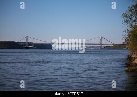 Il ponte galleggiante di Washington sul fiume Hudson Foto Stock