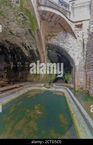 Dole, Francia - 08 31 2020: La grande fontana Foto Stock