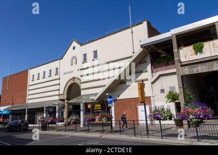 Ingresso Queen Street al centro commerciale Priory Walk di Colchester, Essex, Regno Unito. Foto Stock