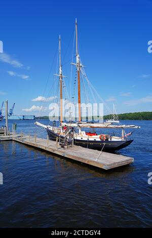 BATH, ME -8 AGO 2020- Vista esterna del Maine Maritime Museum con mostre sul patrimonio marittimo e la cultura del Maine a Bath, Maine, United Foto Stock