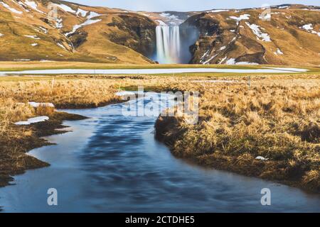 Cascata di Skogafoss, Skogar, Regione del Sud, Islanda Foto Stock