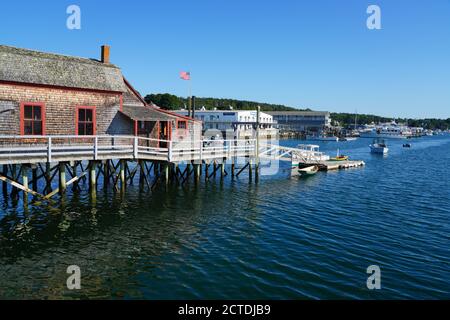 BOOTHBAY HARBOUR, ME –8 AGO 2020- Vista di Boothbay Harbour, una città turistica di pesca nella contea di Lincoln, Maine, Stati Uniti. Foto Stock