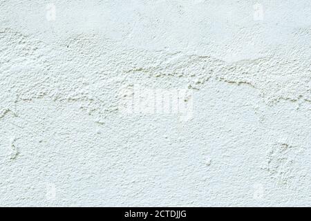 Bella parete di cemento bianco intonacato superficie di fondo e texture pattern. Muro grezzo bianco di cemento per sfondo. Foto Stock