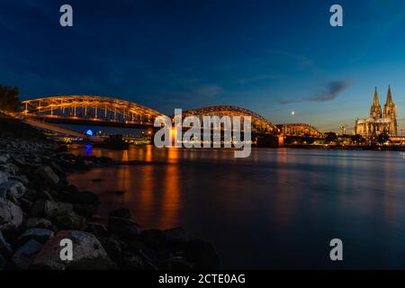 Ponte e Cattedrale di Hohenzollern, Colonia, Germania Foto Stock