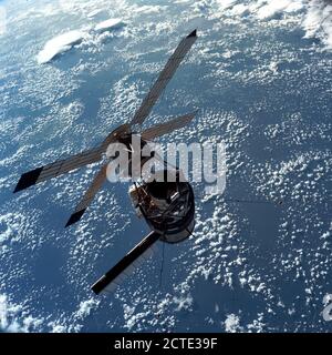 (28 luglio 1973) --- Una vista ravvicinata della Skylab Space Station fotografati contro un sfondo di massa dal Skylab 3 di comando e di moduli di servizio (CSM) durante la stazione-mantenendo le manovre prima di docking. Foto Stock