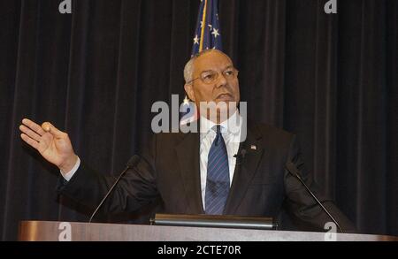 Colin Powell a insegnare in Africa Forum della gioventù e la mostra, sponsorizzata dalla Società Africa del vertice nazionale in Africa e nel mondo degli affari, del Consiglio nella trappola di Dean Acheson Auditorium. 9/17/2004 Foto Stock