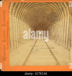 Summit Tunnel, lungo 1,200 metri, Livermore Pass, Alameda Co. Guardando attraverso, Western Pacific Railroad., Thomas Houseworth & Co., Central Pacific Railroad Company, California Foto Stock