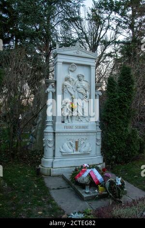 Tomba di Franz Peter Schubert (31 gennaio 1797 – 19 novembre 1828), compositore austriaco. Cimitero centrale di Vienna, Vienna, Austria Foto Stock