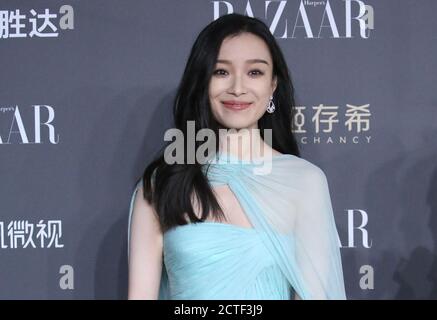 --file-- l'attrice cinese Ni Ni partecipa al BAZAAR Stars¯ Charity Night, Pechino, Cina, 16 novembre 2019. Abito: Alexandre Vauthier Foto Stock