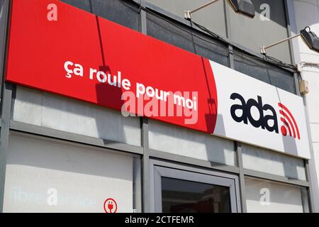 Bordeaux , Aquitaine / Francia - 09 20 2020 : Ada Car Rental Office in Francia logo segno negozio strada Foto Stock