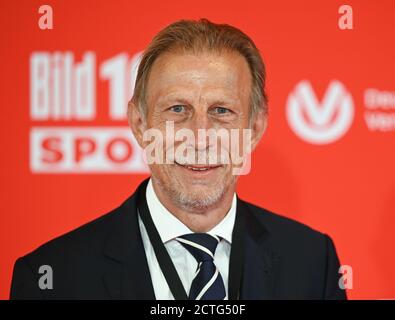 23 settembre 2020, Hessen, Francoforte sul meno: Christoph Daum, ex allenatore della Bundesliga, partecipa all'evento BILD100 presso il Deutsche Bank Park Stadium. Foto: Arne Dedert/dpa Foto Stock