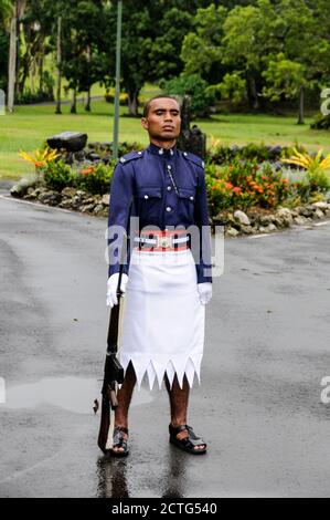 Una scrigna si trova al viale principale per la Casa del Governo, residenza del Presidente a Suva su viti Levu, Figi Foto Stock