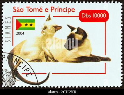 SAO TOMÉ E PRINCIPE - CIRCA 2004: Un francobollo stampato a Sao Tomé e Principe dal numero 'Cats' mostra Siamese, circa 2004. Foto Stock