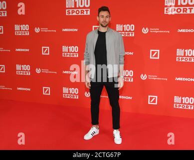 23 settembre 2020, Hessen, Francoforte sul meno: Niklas Kaul, campione del mondo del decathlon, partecipa all'evento BILD100 presso il Deutsche Bank Park Stadium. Foto: Arne Dedert/dpa Foto Stock