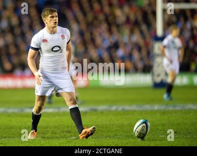 OWEN FARRELL CALCIA UNA PENA SCOZIA contro INGHILTERRA CAMPIONATO SEI NAZIONI - MURRAYFIELD Copyright Picture : Mark Pain / Alamy 08/2/2014 Foto Stock