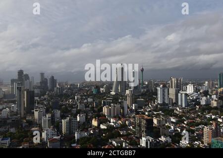 Vista della città di Colombo e della Torre del Loto Foto Stock