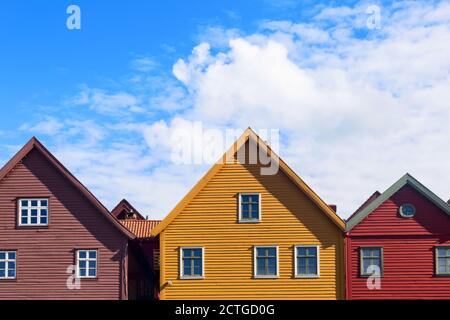 Bergen, Norvegia. Vista di edifici storici di Bryggen- Hanseatic wharf a Bergen, Norvegia. Patrimonio mondiale dell UNESCO Foto Stock