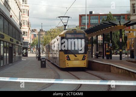 Manchester, 5 settembre 2020: A causa di un 'oggetto vizioso' è stato trovato presso un autobus vicino alla stazione degli autobus di Manchester Piccadilly, il tram è stato temporaneamente fermato. Foto Stock