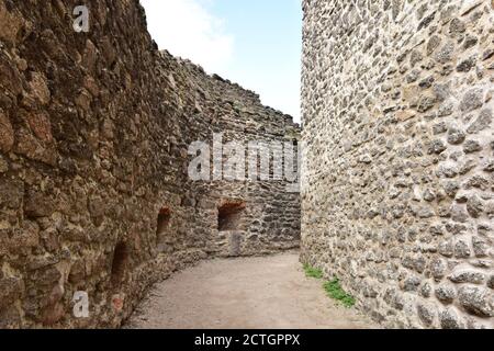 Le rovine del castello di Chojnik, nel Parco Nazionale di Karkonosze in Polonia. Foto Stock