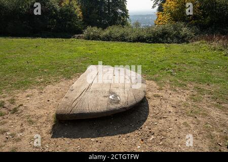 B17 Crash Site Memorial a Reigate Hill, commemorando nove membri dell'equipaggio USAAF morti quando il loro aereo si schiantò qui nel 1945, Surrey, Regno Unito Foto Stock