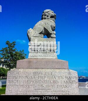 Statua dei Leoni Cinesi 'shih Tzu' spesso chiamata 'Foo Dogs' all'argine Petrovskaya. San Pietroburgo, Russia Foto Stock