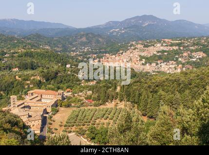 Subiaco, Italia - uno dei 12 monasteri fondati a Subiaco da Benedetto da Nursia, Santa Scolastica è il più antico benedettino del mondo Foto Stock