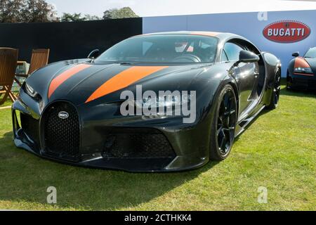 Bugatti mostra compreso il 304.77 MPH Bugatti Chiron a Salon Prive 2020 Blenheim Palace Foto Stock