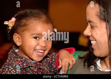 Madre e figlia UK Foto Stock