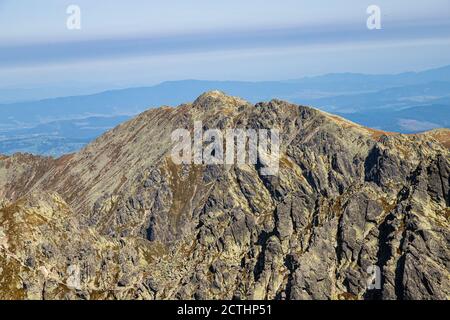 Montagne Tatra - Vista su Skrajny Granat (granata massima) - parte di Orla PERC (Eagle Trail) - la pista di montagna più pericolosa della Polonia Foto Stock