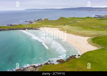 Vista sulla spiaggia di Wick of Breckon sull'isola di Yell, Shetland, Scozia, Regno Unito Foto Stock