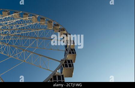 Ferris Wheel con Clean Skies primo piano Foto Stock