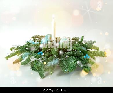 Bandiera di decorazione della tabella di wreath di Natale. Verde abete rami blu argento palline luci isolato sfondo bianco. Foto Stock