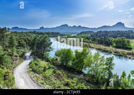 Il fiume Köprüçay, che proviene dai Monti Taurus e scorre attraverso una serie di affascinanti canyon, scorre nel Mediterraneo da Th Foto Stock