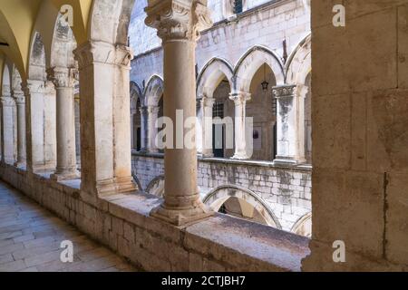 L'atrio del Palazzo Sponza a Dubrovnik Foto Stock