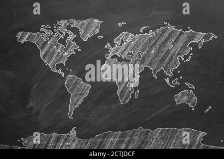 Mappa del mondo gesso disegnato a mano. Disegnare su una lavagna. Foto Stock