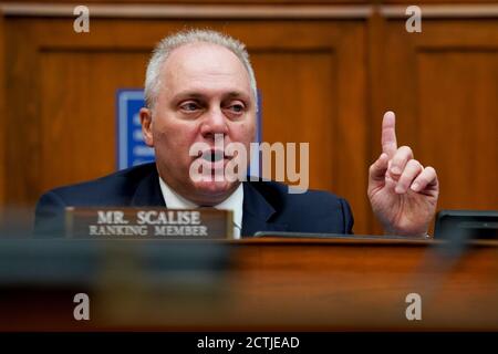 Washington, DC, Stati Uniti. 23 Settembre 2020. United States House Minority Whip Steve Scalise (Repubblicano della Louisiana), membro della classifica, sottocomitato della Camera degli Stati Uniti sulla crisi del Coronavirus, parla durante un'audizione a Washington, DC, Stati Uniti, mercoledì 23 settembre 2020. Il presidente della Federal Reserve Jerome Powell ieri ha detto che l'economia degli Stati Uniti ha una lunga strada da percorrere prima di riprendersi completamente dalla pandemia del coronavirus e avrà bisogno di ulteriore sostegno. Credit: Stefani Reynolds/Pool via CNP | Usage worldwide Credit: dpa/Alamy Live News Foto Stock