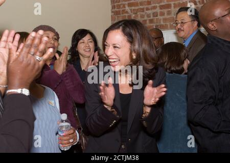 San Francisco, California, Stati Uniti. 3 Giugno 2007. 03 giugno 2007; San Francisco, CA, USA;.San Francisco il procuratore di distretto KAMALA HARRIS dà il via alla sua campagna di rielezione al Women's Building. © Copyright 2007 by Eric Slomanson.Mandatory credit: Photo by Eric Slomanson/ZUMA Press Credit: Eric Slomanson/ZUMA Wire/Alamy Live News Foto Stock