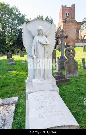 W..S.Gilbert (drammaturgo britannico) tomba nel cimitero di St John the Evangelist Church, Stanmore, London Borough of Harrow, Greater London, England, ONU Foto Stock