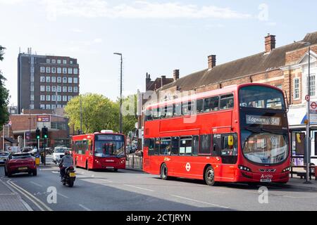 Autobus locali, The Broadway, Stanmore, London Borough of Harrow, Greater London, England, United Kingdom Foto Stock