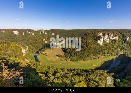 Germania, Baden-Wurttemberg, vista panoramica della valle del Danubio in estate vista dal punto panoramico di Rauher Stein Foto Stock