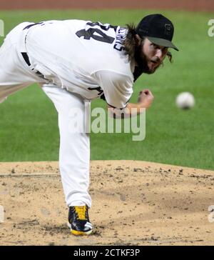 Pittsburgh, Stati Uniti. 23 Settembre 2020. Pittsburgh Pirates lanciando il lanciatore Trevor Williams (34) getta nel secondo inning contro i Chicago Cubs al PNC Park mercoledì 23 settembre 2020 a Pittsburgh. Foto di Archie Carpenter/UPI Credit: UPI/Alamy Live News Foto Stock