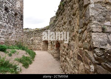 Le rovine del castello di Chojnik, nel Parco Nazionale di Karkonosze in Polonia. Foto Stock