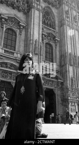 Spoleto, Italia. 24 Settembre 2020. ** TARIFFA SPECIALE ** ** TASSA SPECIALE ** ATTRICE FRANCESE JULIETTE greco IN PIAZZA DEL DUOMO ANNO 1976 (De Bellis/Fotogramma, MILANO - 1976-09-02) ps la foto può essere utilizzata nel rispetto del contesto in cui è stata scattata, E senza l'intento diffamatorio del decoro del popolo rappresentato uso Editoriale solo credito: Agenzia indipendente Foto / Alamy Live News Foto Stock