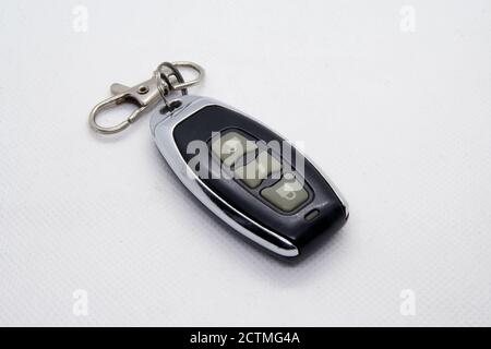Tasto del telecomando dell'auto. Portachiavi del telecomando. Foto Stock
