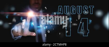 14 agosto. Giorno 14 del mese, pubblicità o calendario high-tech, l'uomo in abito preme pulsante virtuale luminoso mese estivo, giorno dell'anno concetto. Foto Stock