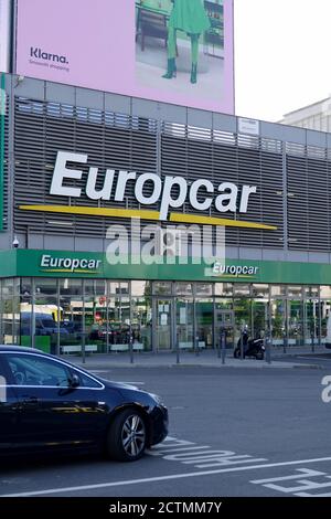 Berlino, Germania. 21 Settembre 2020. La filiale della società di autonoleggio Europcar ad Alexanderplatz. Credit: Alexandra Schuler/dpa/Alamy Live News Foto Stock