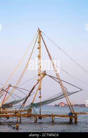 India, Kerala, Cochin - Kochi, reti da pesca cinesi Foto Stock